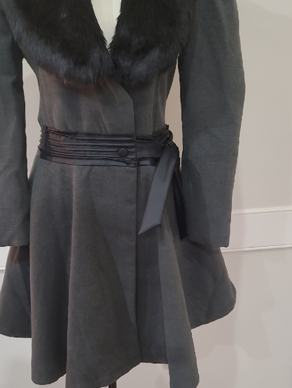 Osi Gopda Charcoal Gray Wool Blend Fit-and-Flare Coat with Faux Black Fur Collar - Picture 3 of 10